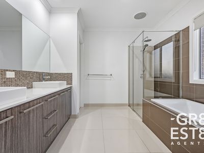 66  Banjo Circuit, Lynbrook