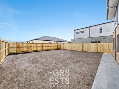 34 Kallista Circuit, Officer