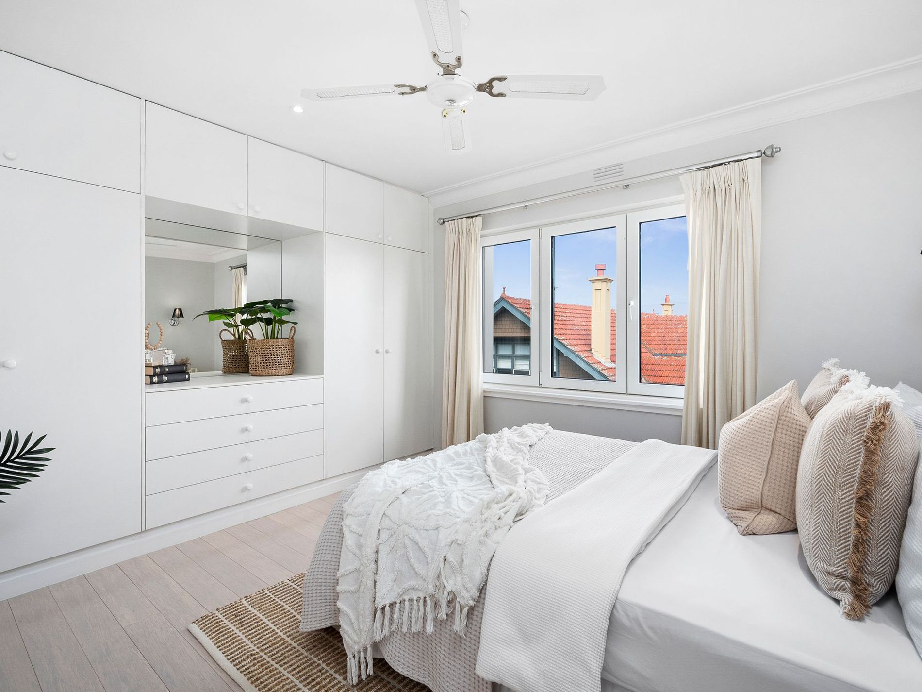 10 / 50 Eastern Beach Road, Geelong