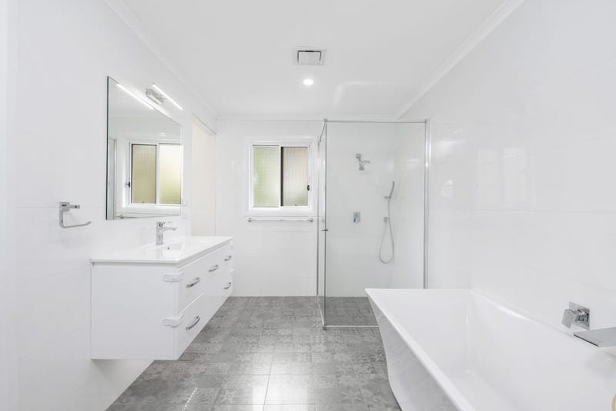 4 Lakewood Avenue, Green Point