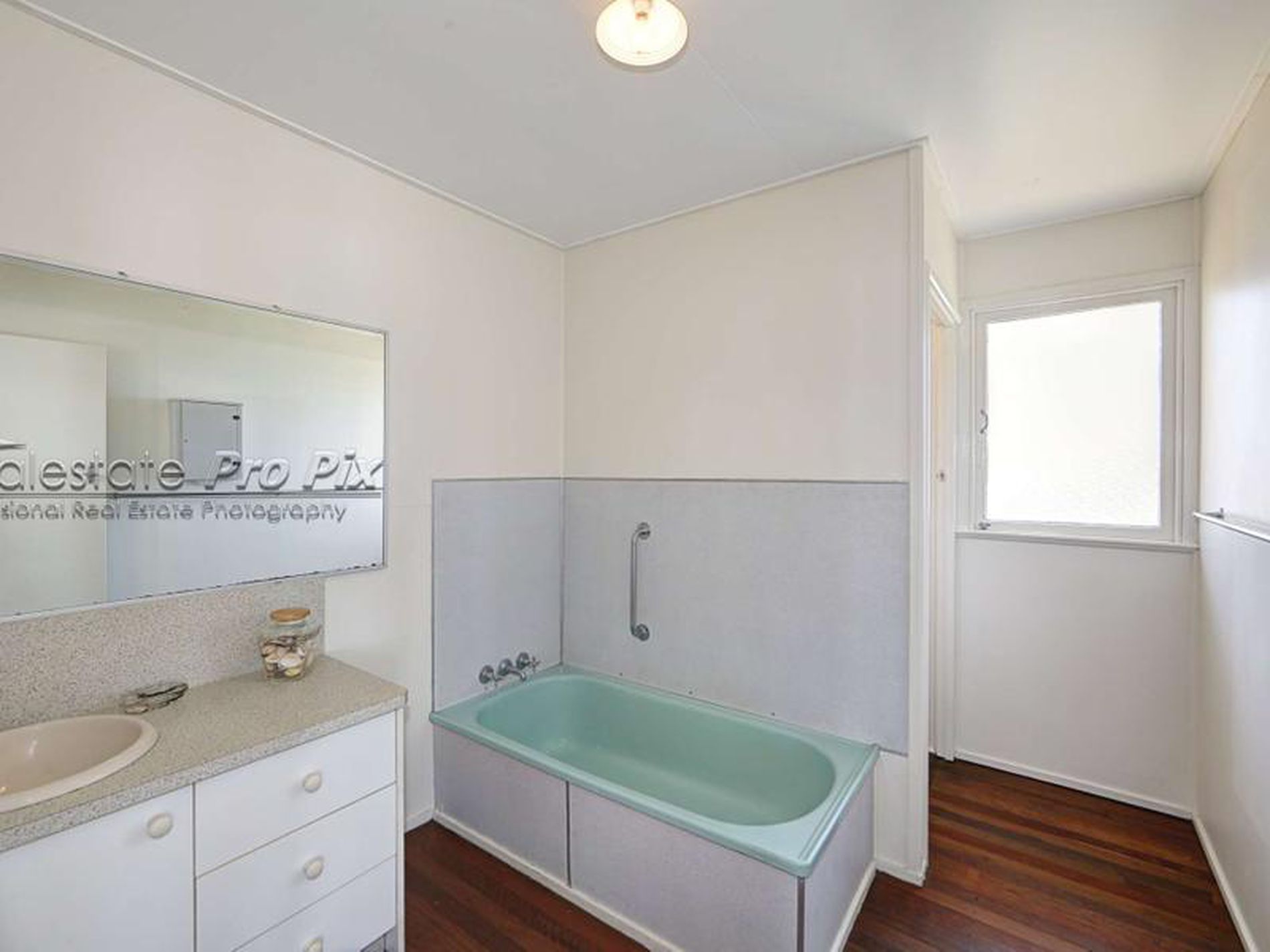 80 Esplanade, Woodgate