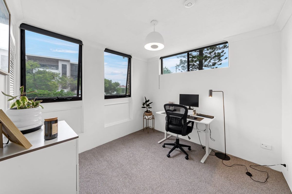 1 / 18 Sunshine Boulevard, Broadbeach Waters