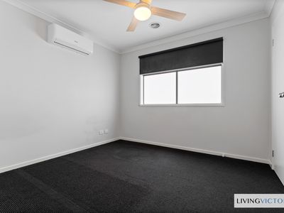 24 Vanguard Crescent, Point Cook
