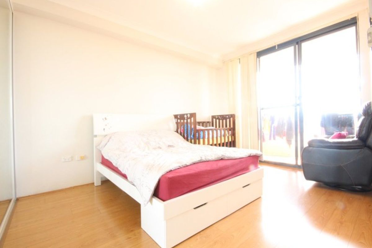 10 / 1 Civic Road, Auburn