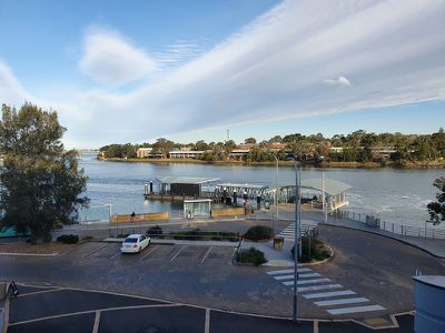 3 / 2 Bay Drive, Meadowbank