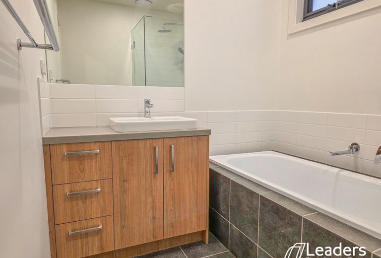 1 / 5 BRUCE STREET, Mount Waverley