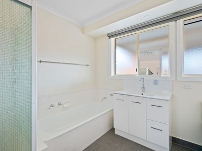 376 Argyle Drive, Kingston