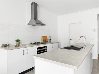 9 Papaya Walk, Manor Lakes