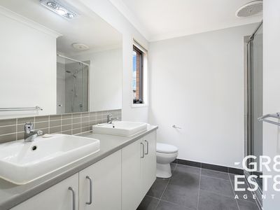 43 RANFURLIE BOULEVARD, Cranbourne West