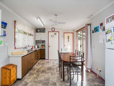 11 Charinga Drive, Werribee