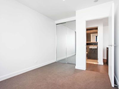 3909 / 628 Flinders Street, Docklands