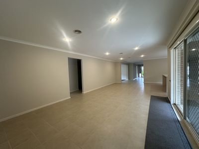 47 Canopus Circuit, Lara