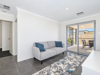 9 Pierrepoint Loop, Champion Lakes