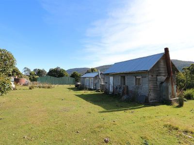100 Crosswells Road, Pelverata
