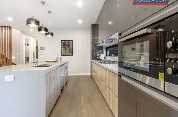13 Naxos Road, Greenvale