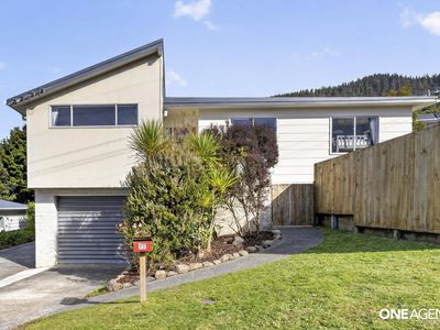 71 Larsen Crescent, Tawa