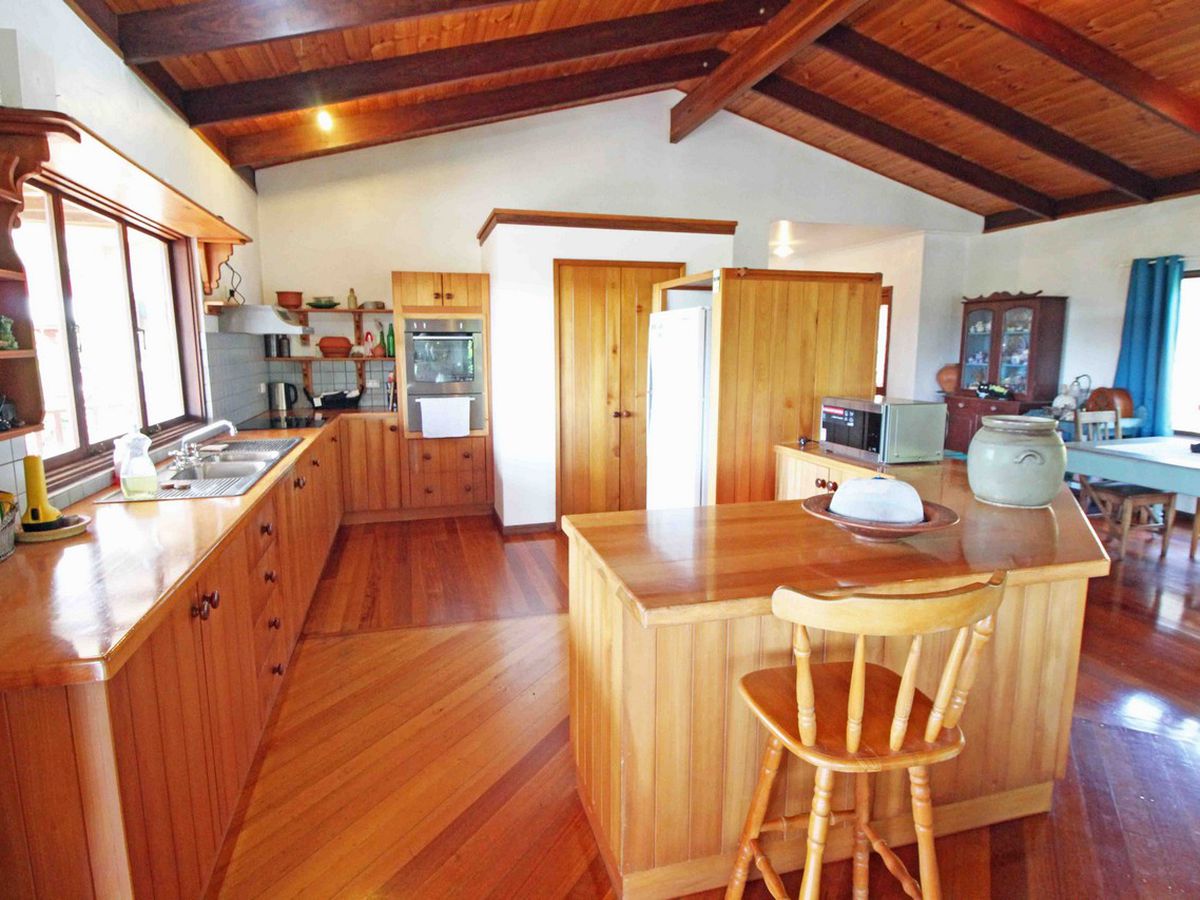 27 TWELFTH AVENUE, Atherton