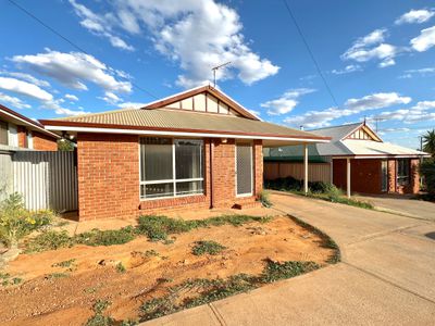 2 / 3 Kitchener Road, Kalgoorlie