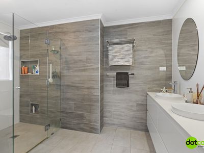 5 Tuggerawong Road, Wyongah