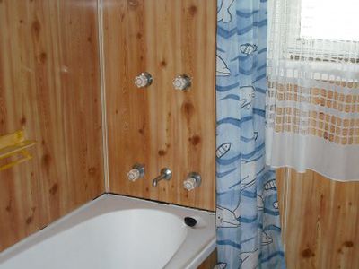 6 Stanley Avenue, Farmborough Heights