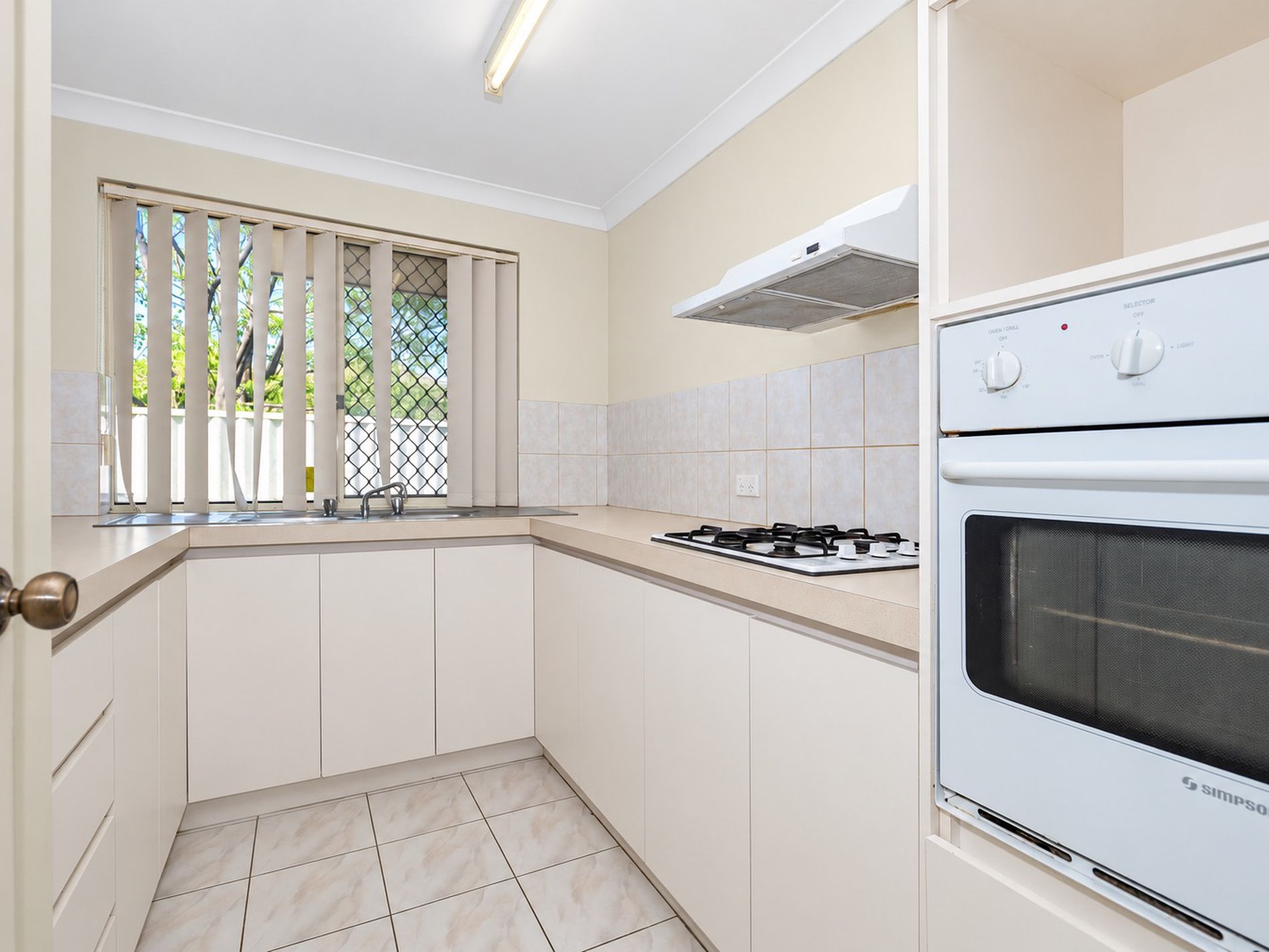2 / 33 Lawson Street, Bentley