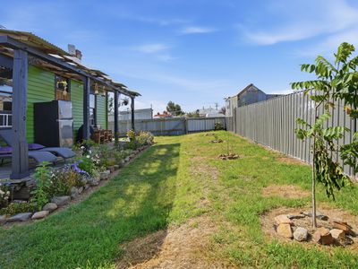 8 Johnston Street, Parattah