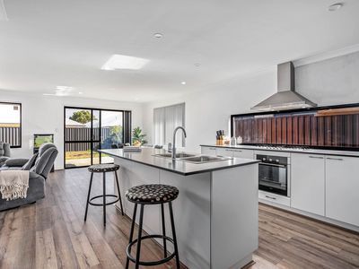 24 Berican Parade, Hilbert