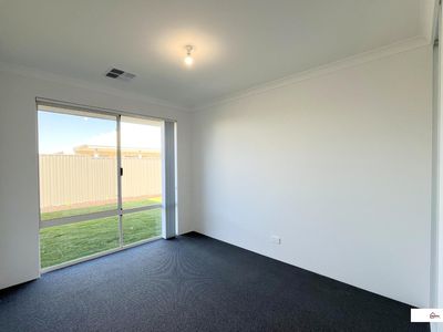 3 Kenton Way, Ravenswood
