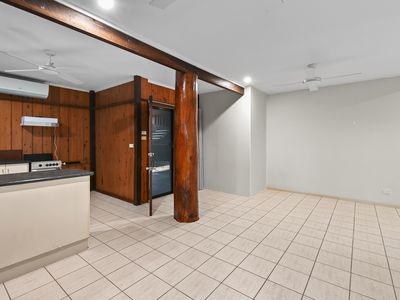 7 THORNTON COURT, White Rock