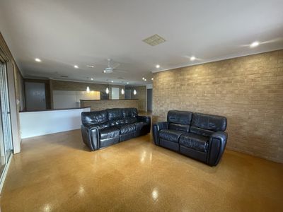 2 Stenton Gardens, Kinross