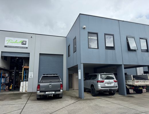 Versatile Warehouse & Office with Exclusive Yard