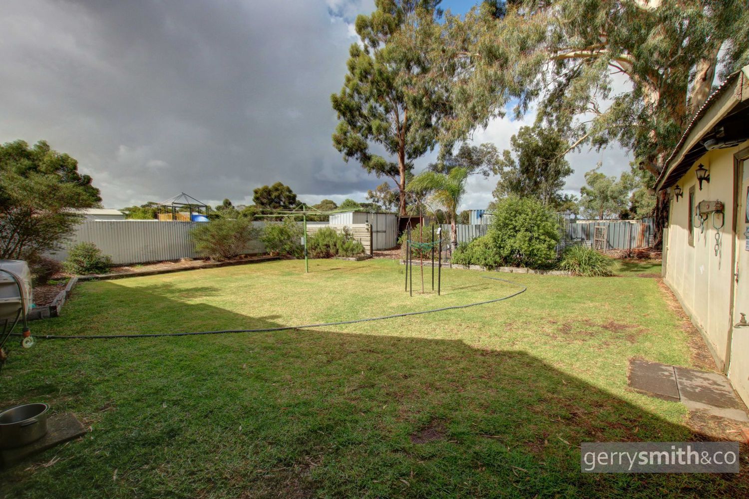 72 Williams Road, Horsham