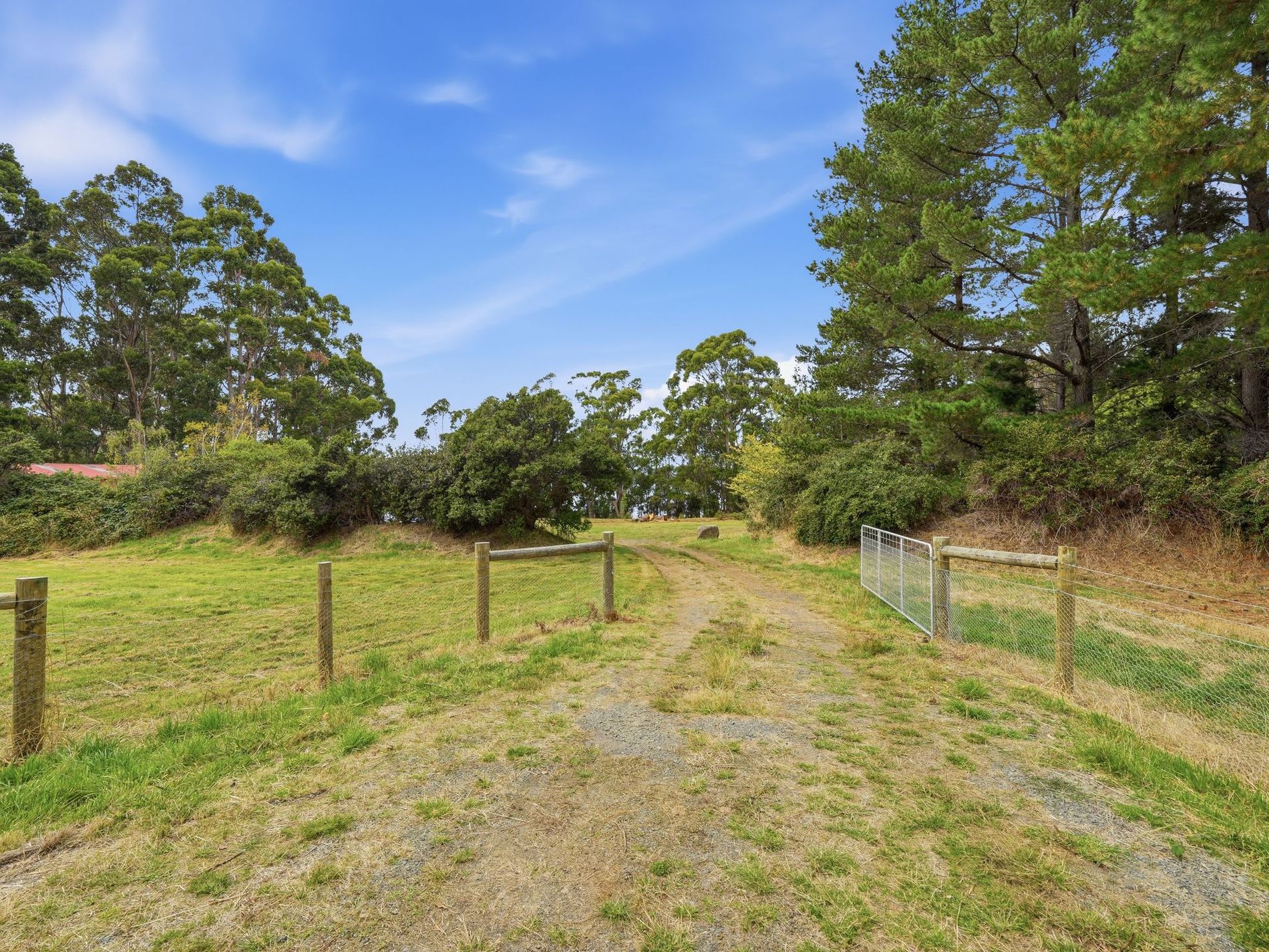 4645 Channel Highway, Gordon