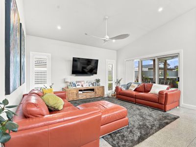 73 Deakin Street, Oak Flats