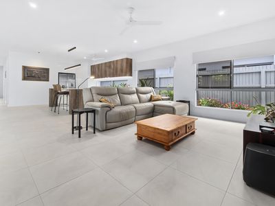 2 / 9 Jabiru Court, Smithfield