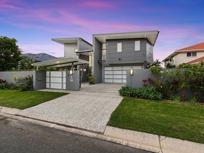 8 Carling Court, Raby Bay