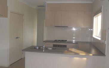 2 / 34 Sing Street, Berwick