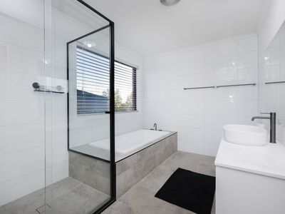 11 Cobblestone Drive, Attwood