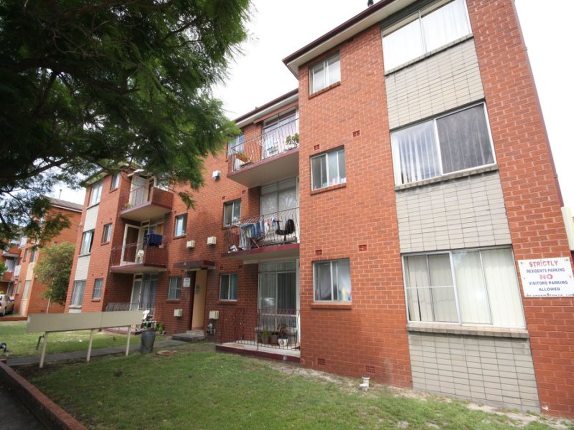 8 / 14 Barber Avenue, Eastlakes