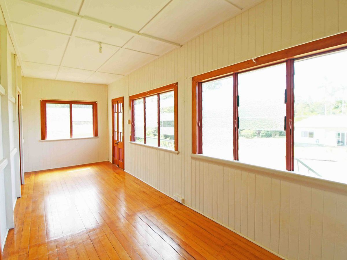 44 WEAVER STREET, Atherton