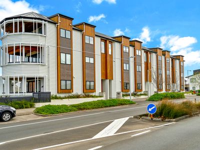 4/2 Frances Bryers Road, Hobsonville