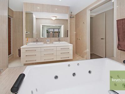 38 Ashmore Crescent, Burdell