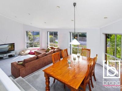 5 Bluewave Crescent, Forresters Beach