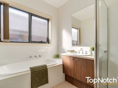 70 Hamilton Hume Parade, Craigieburn