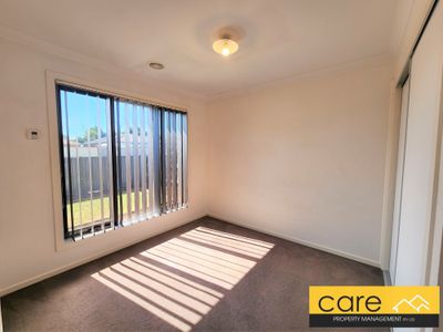 8 Tiarne Crescent, Hampton Park
