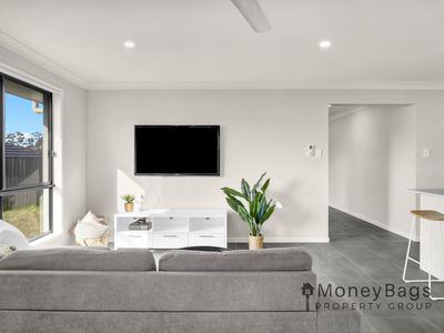 24 Amalfi Circuit, Jimboomba