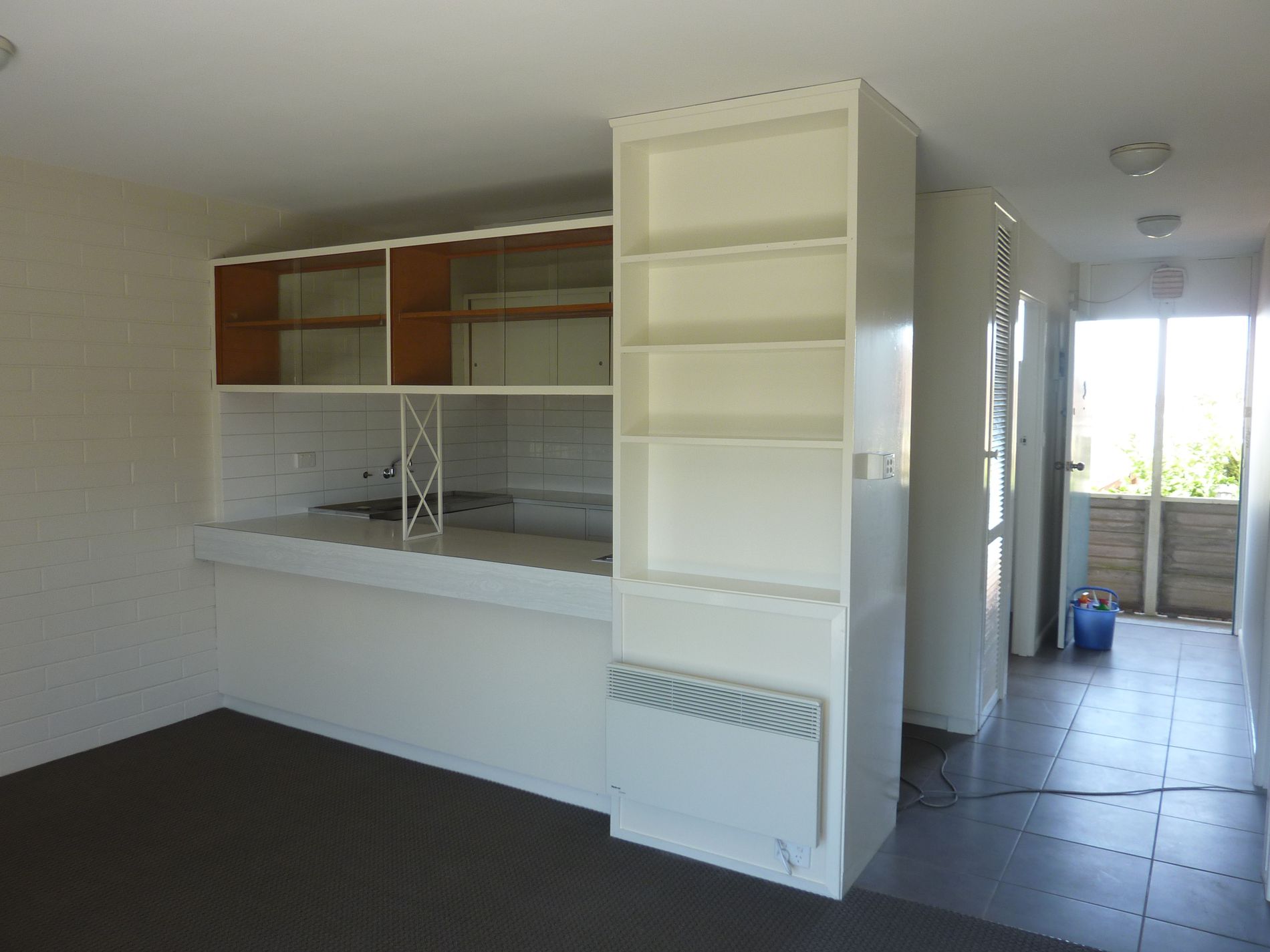 3 / 3 East Court, Newcomb