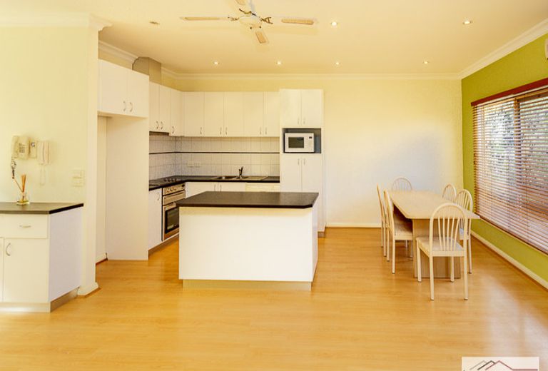 2 / 59 Wadham Parade, Mount Waverley