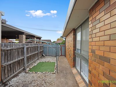 1 / 15 Schwarz Avenue, Horsham