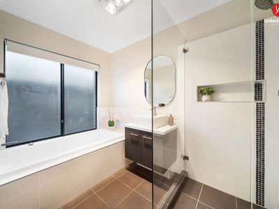 3 Dobroyd Drive, Elizabeth Hills